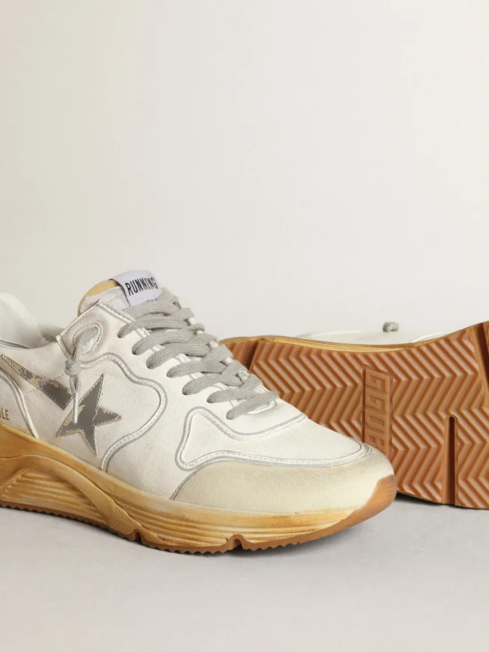 Baskets à semelle de course avec étoile et languette au talon en cuir avec imprimé numérique argenté