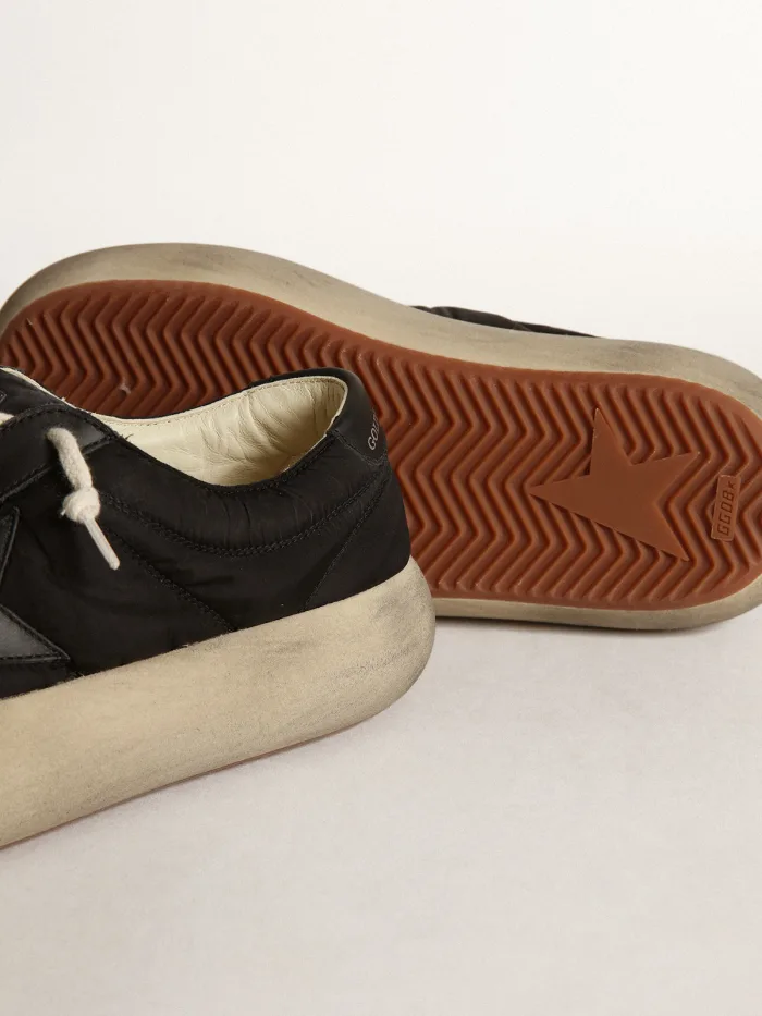 Chaussures Space-Star en nylon noir avec étoile en cuir noir et languette au talon