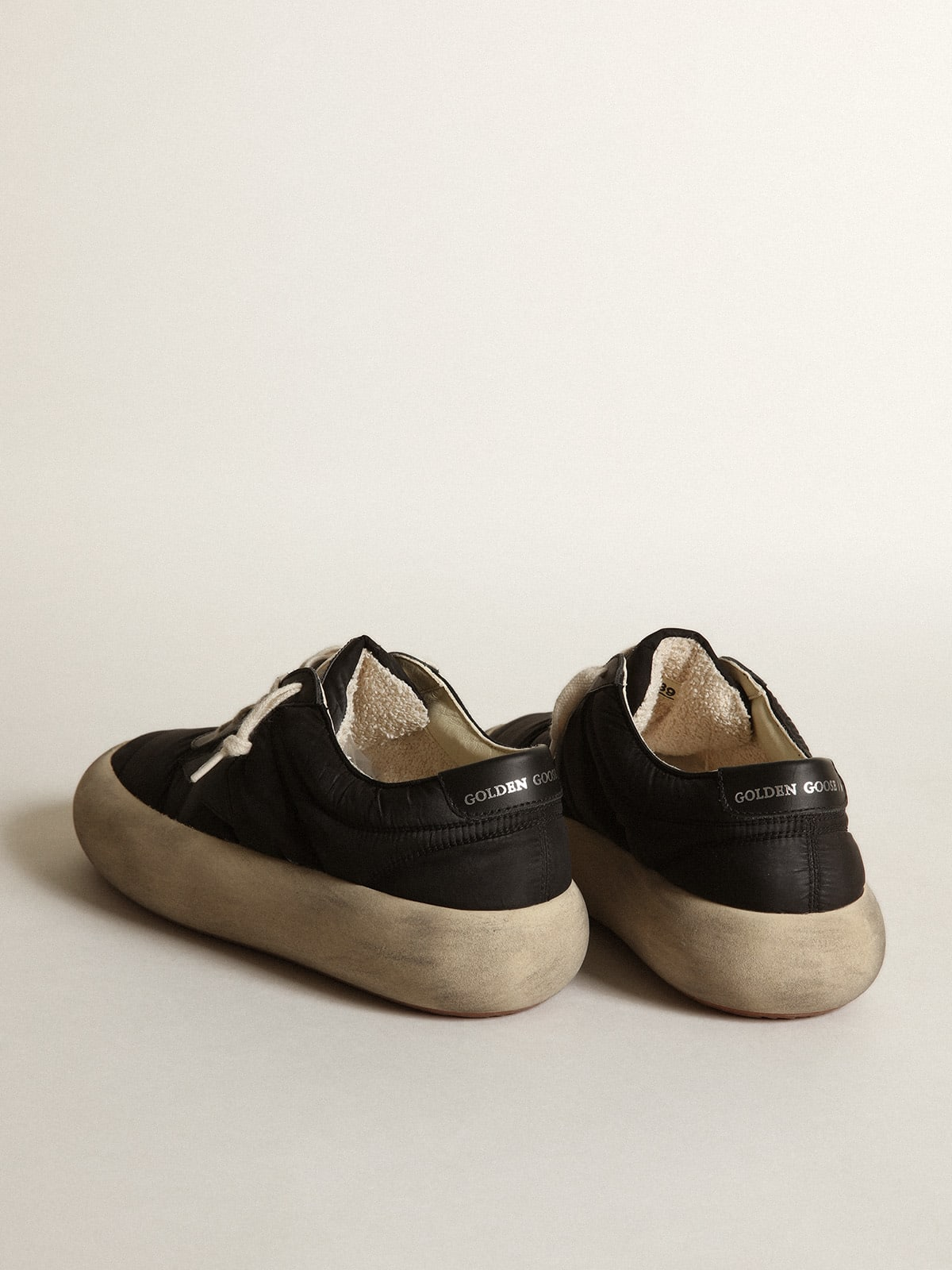 Chaussures Space-Star en nylon noir avec étoile en cuir noir et languette au talon