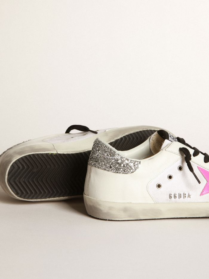 Baskets superstar en cuir blanc et toile avec étoile en cuir rose fuchsia et paillettes argentées