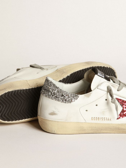 Baskets blanches Superstar en cuir avec étoile rouge pailletée