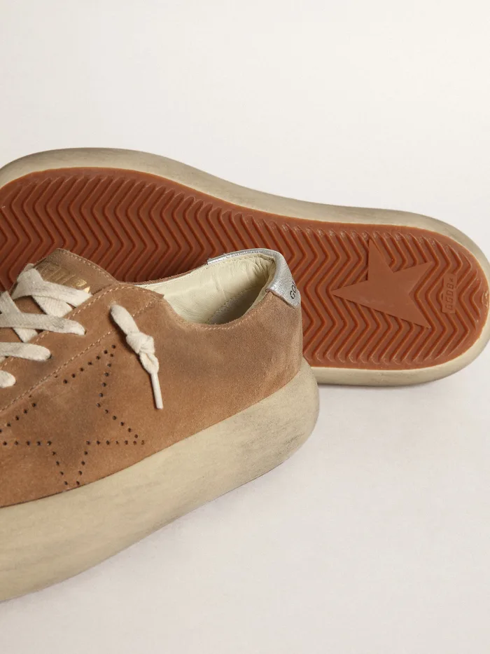 Chaussures pour femmes en daim couleur tabac avec étoile perforée et cuir métallisé argenté, motif étoile spatiale