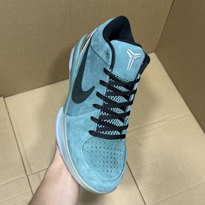 Nike Zoom Kobe 4 Protro « Girl Dad » : Un hommage tissé d’amour