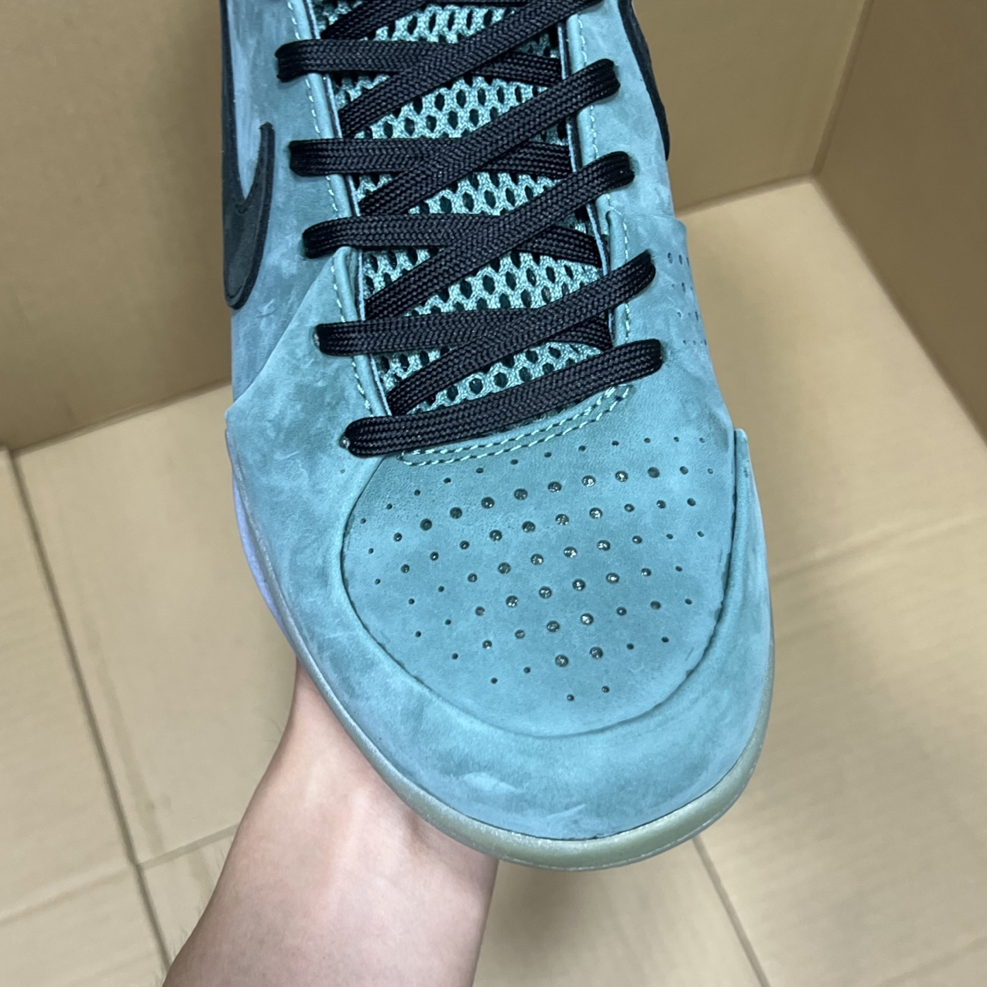 Nike Zoom Kobe 4 Protro « Girl Dad » : Un hommage tissé d’amour