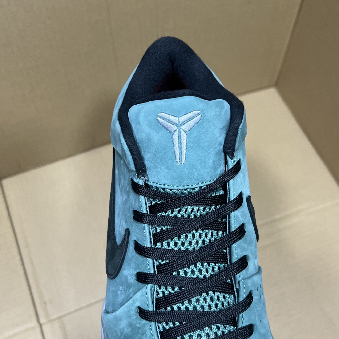 Nike Zoom Kobe 4 Protro « Girl Dad » : Un hommage tissé d’amour