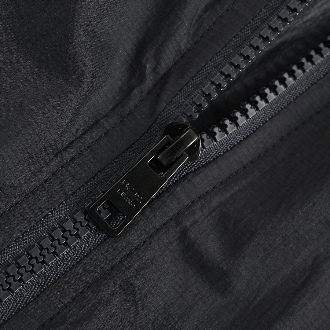 Veste légère à capuche Prada - Noire