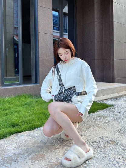 Sweat à capuche blanc Dior avec sac assorti