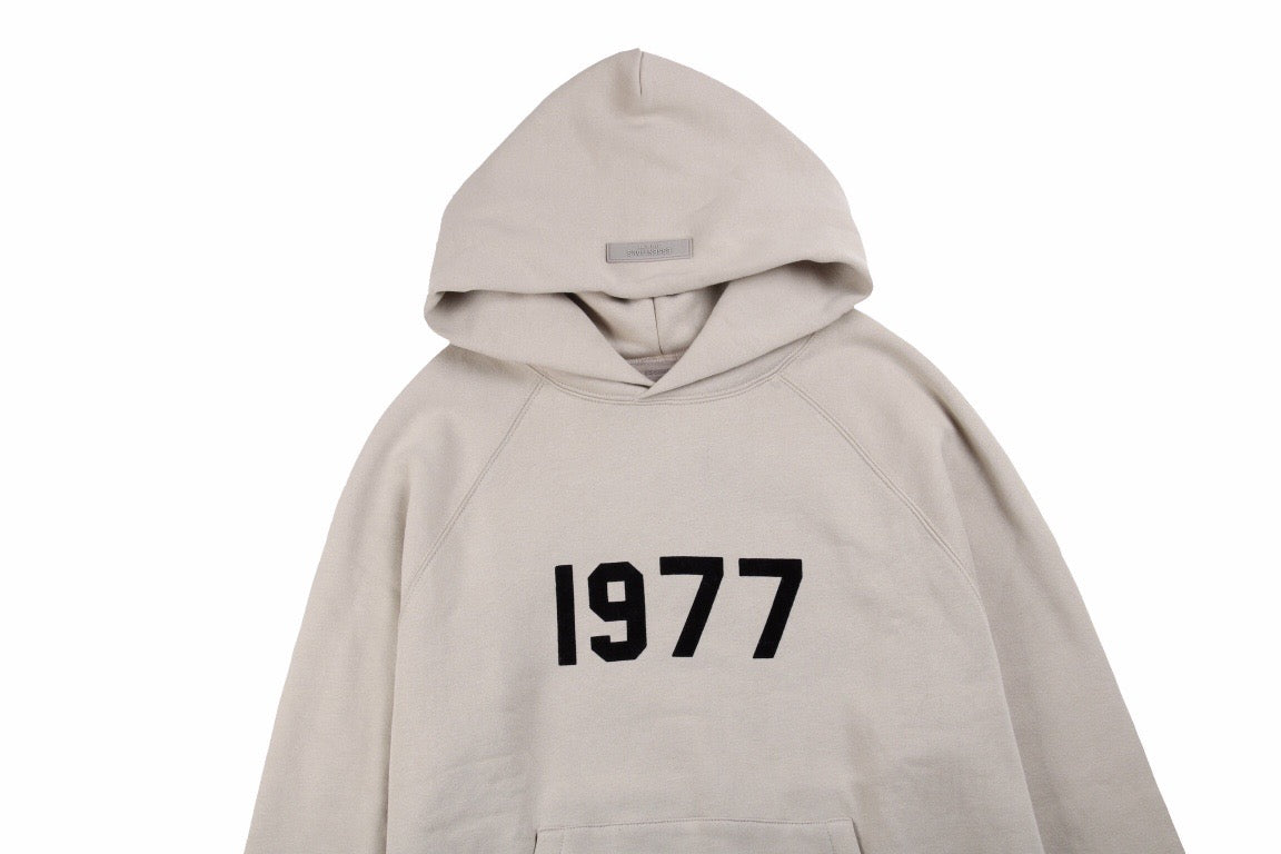 Sweat à capuche FEAR OF GOD ESSENTIALS « 1977 » gris pierre