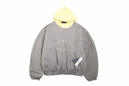 Sweat à capuche Fear of God Essentials - Gris avec capuche jaune