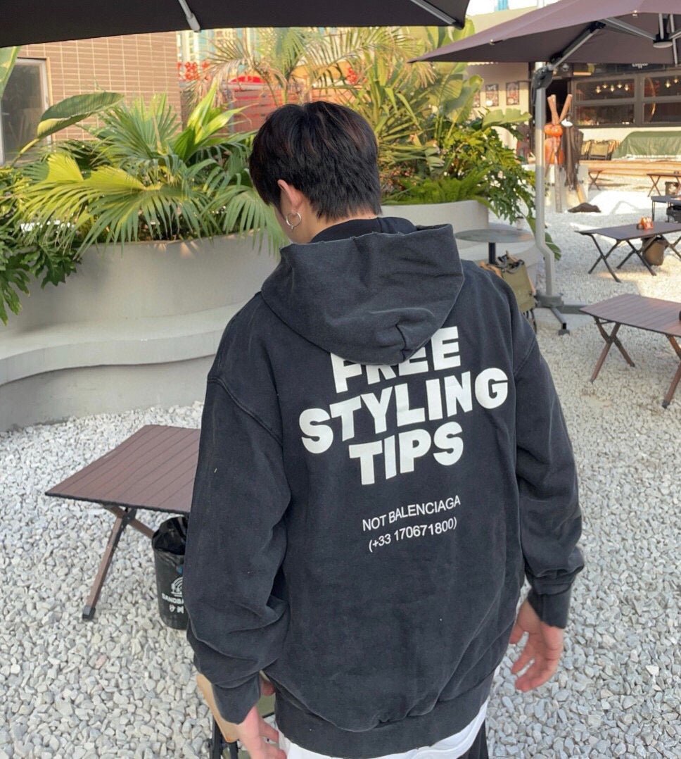 Sweat à capuche Balenciaga 404