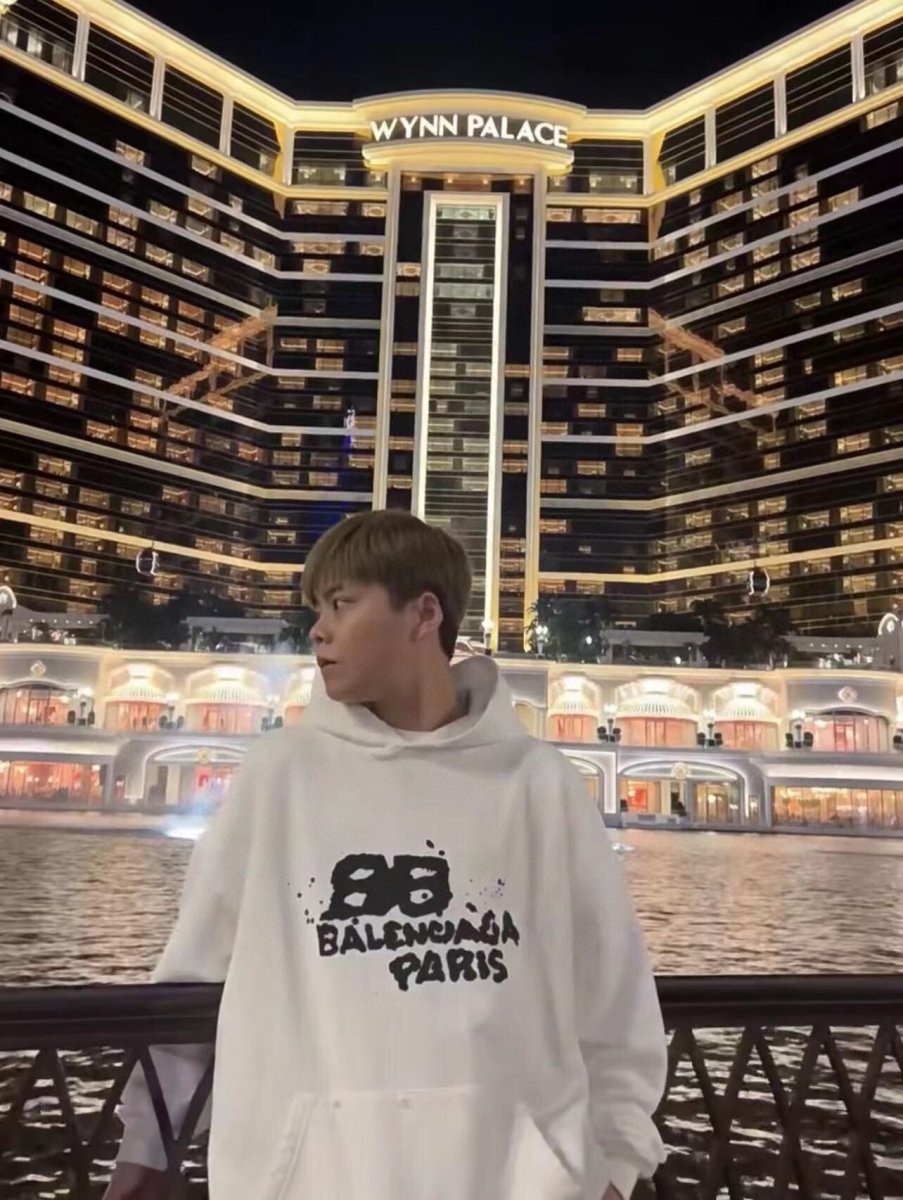 Sweat à capuche Balenciaga