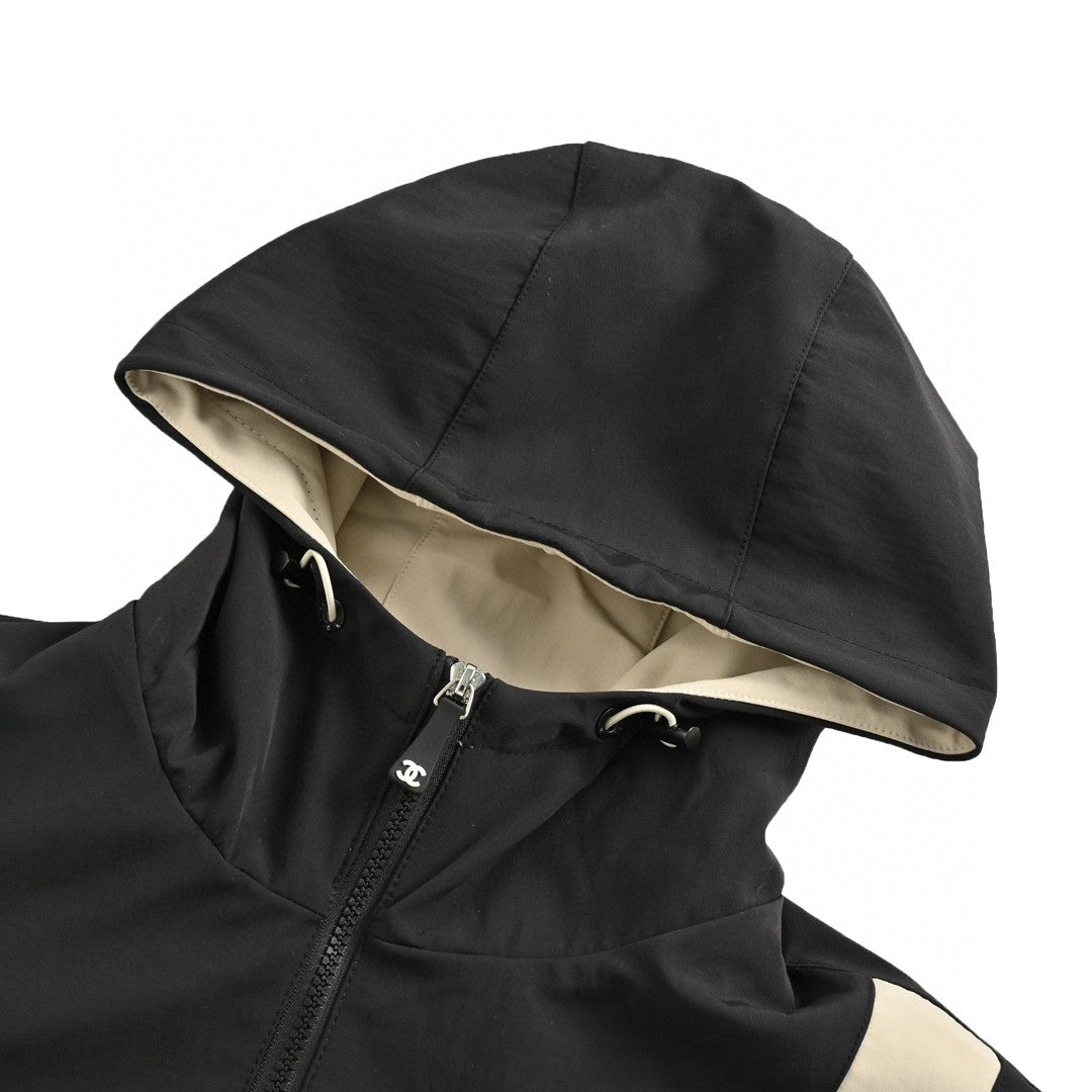 Veste à capuche bicolore Chanel