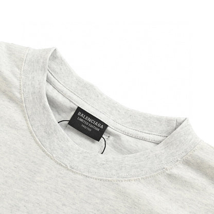 T-shirt graphique Balenciaga à logo rouge (gris)