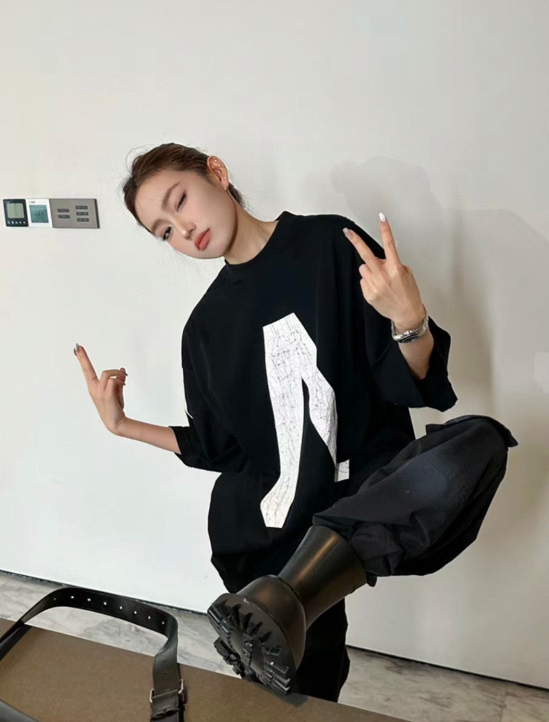 T-shirt graphique Balenciaga blanc à logo (noir)