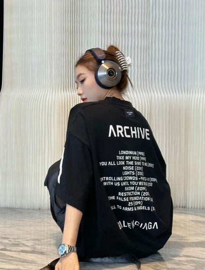 T-shirt graphique Balenciaga blanc à logo (noir)