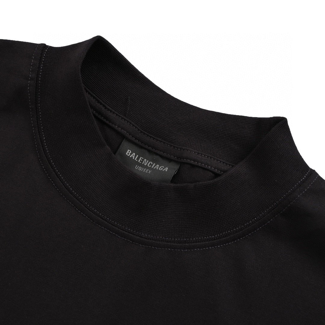 T-shirt noir Balenciaga avec détail d'étiquette