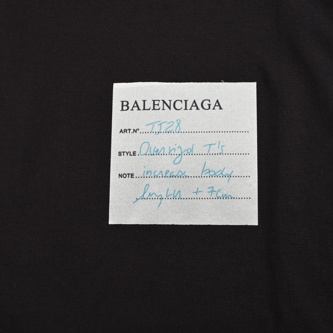 T-shirt noir Balenciaga avec détail d'étiquette