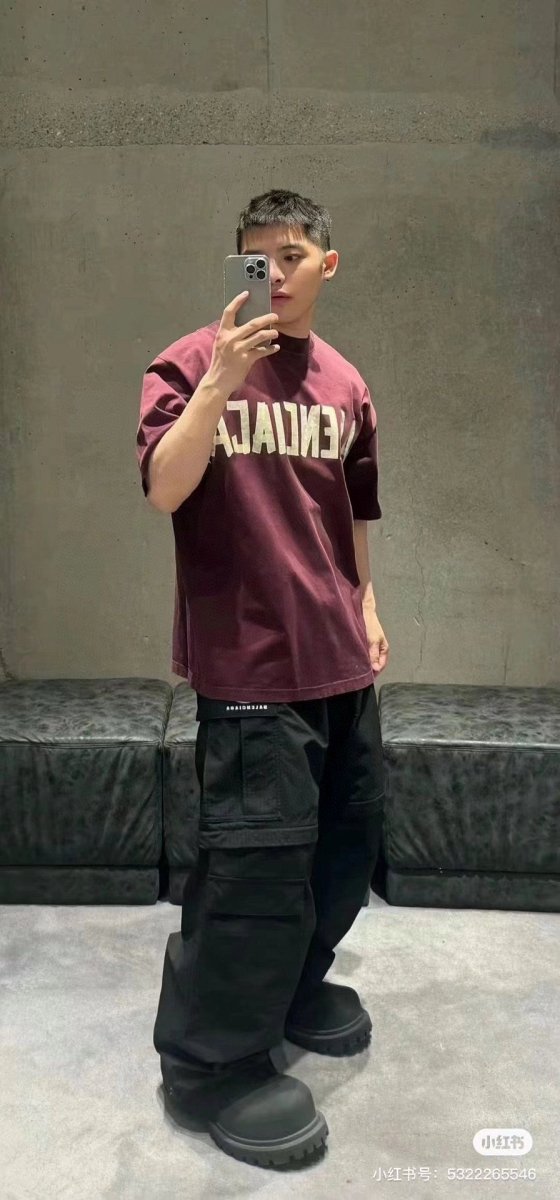 T-shirt Balenciaga bordeaux à logo