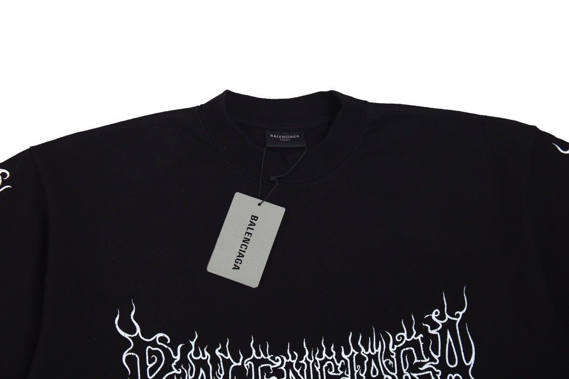 T-shirt Balenciaga avec logo flamme gothique