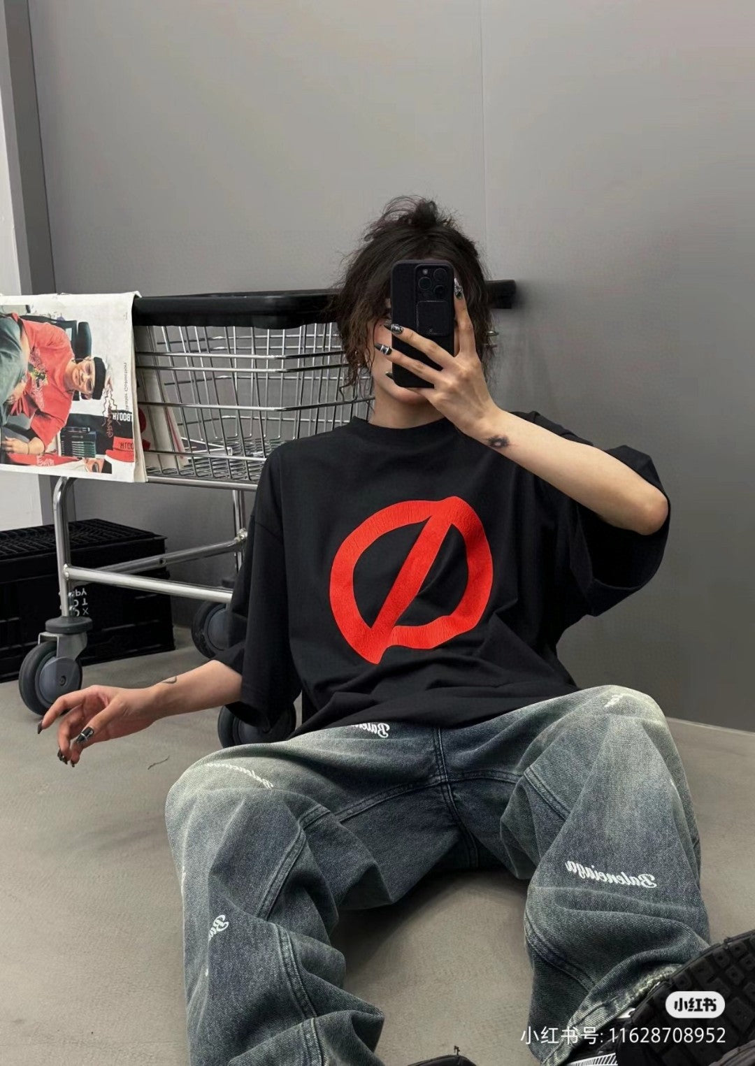 T-shirt Balenciaga Tour avec cordon (noir)