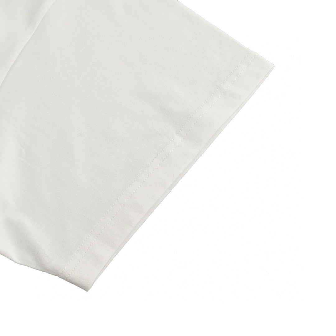 T-shirt blanc Balenciaga avec étiquette détaillée