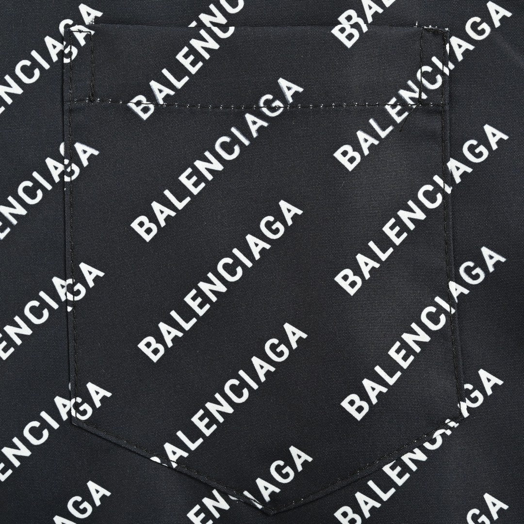 Chemise Balenciaga à imprimé logo intégral (noire)