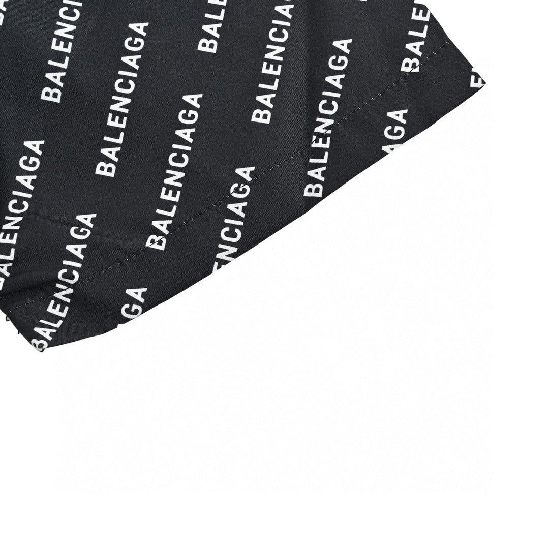 Chemise Balenciaga à imprimé logo intégral (noire)