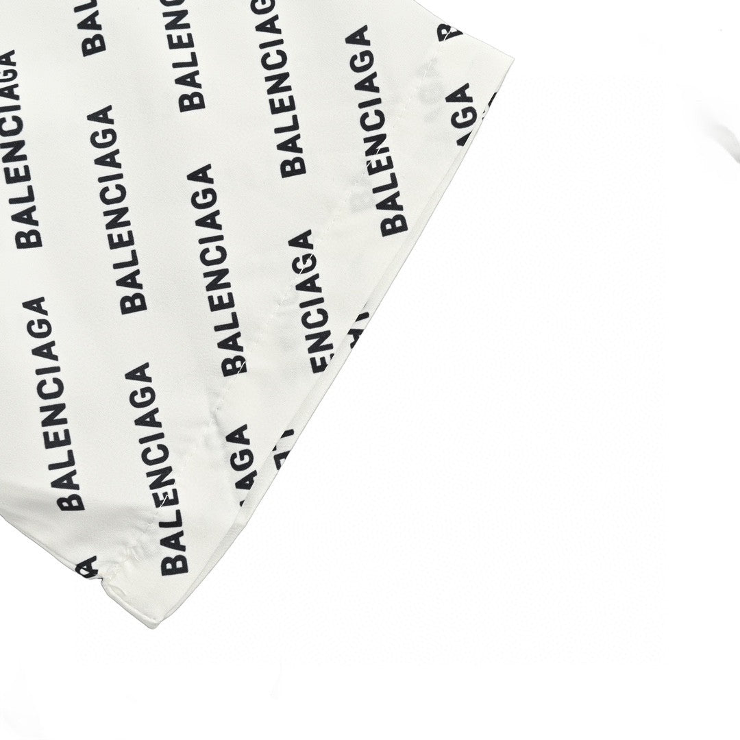 Chemise Balenciaga à imprimé logo intégral (blanche)