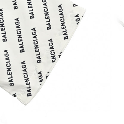 Chemise Balenciaga à imprimé logo intégral (blanche)