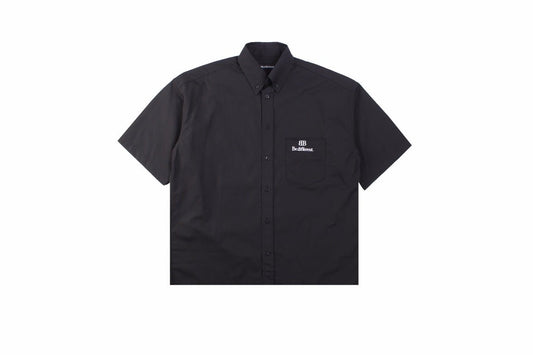 Chemise de la campagne Balenciaga « Be Different »