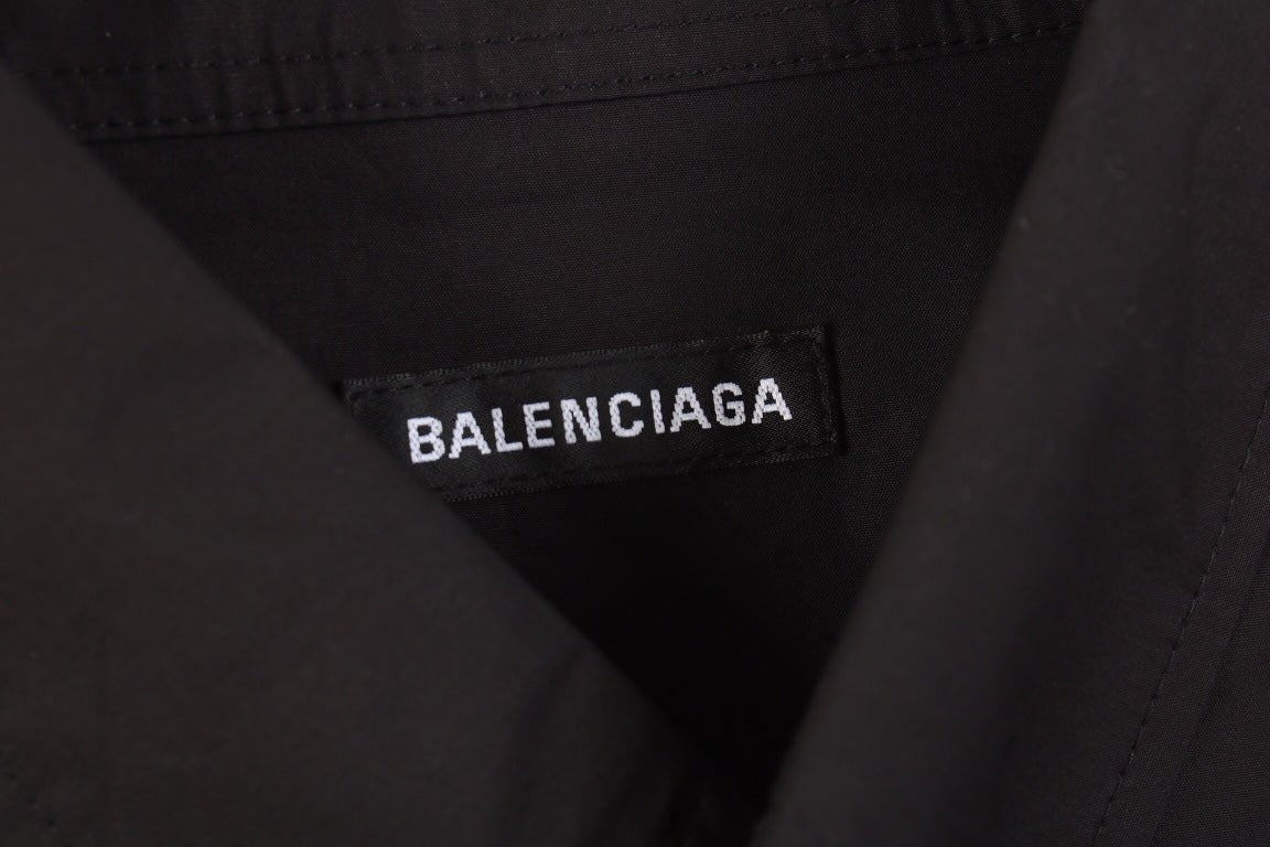 Chemise de la campagne Balenciaga « Be Different »