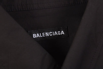Chemise de la campagne Balenciaga « Be Different »