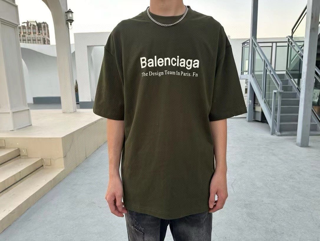 T-shirt Balenciaga Design Team (vert olive)