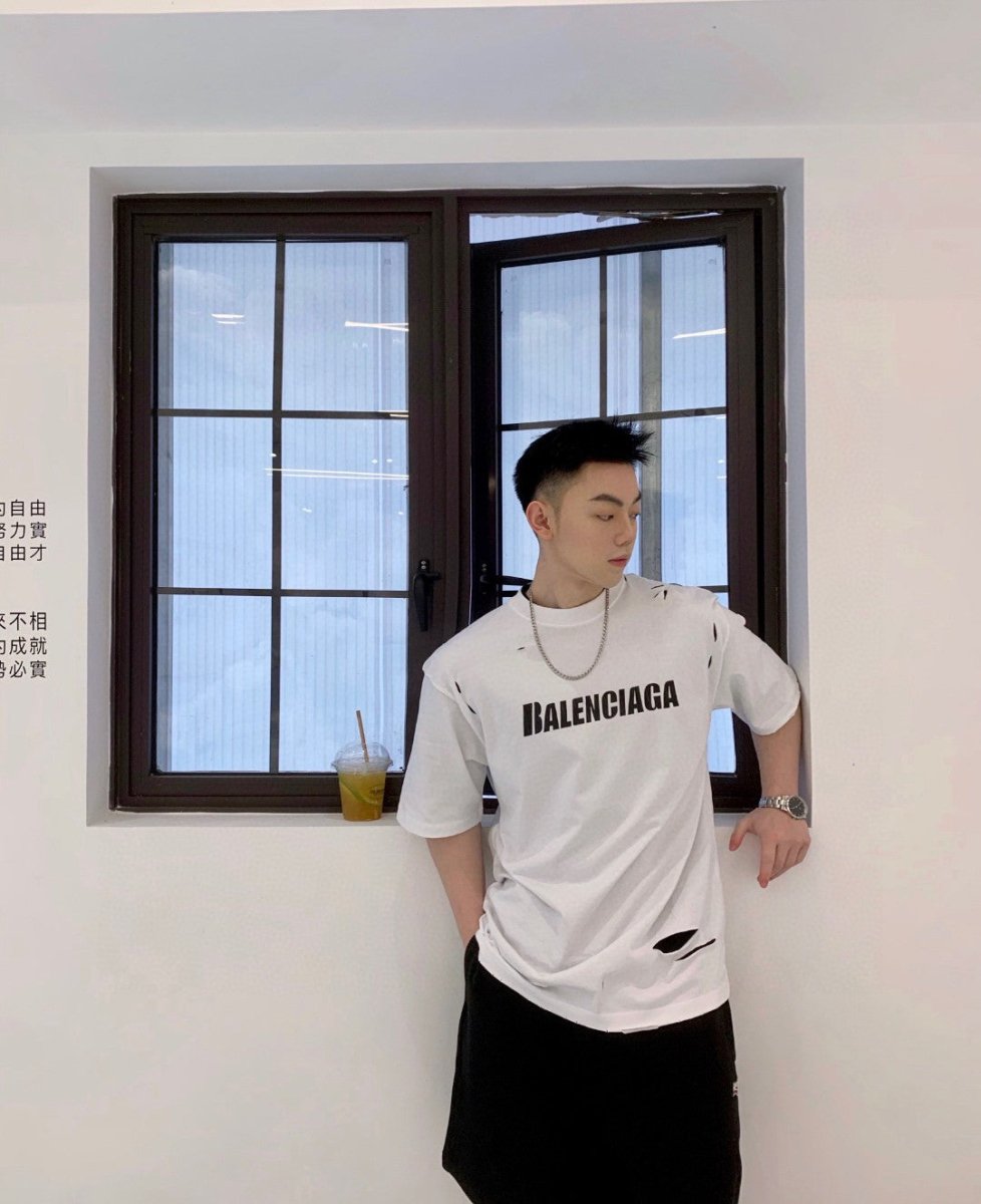 T-shirt Balenciaga à logo vieilli