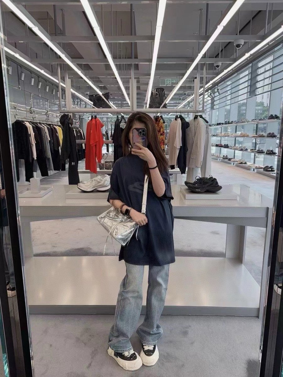 T-shirt Balenciaga à logo vieilli