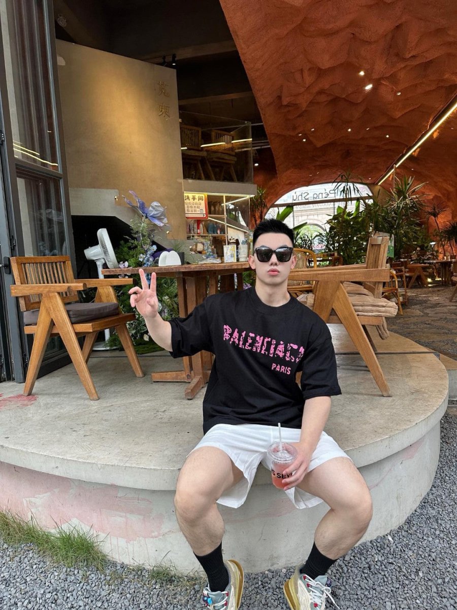 T-shirt Balenciaga à logo vieilli noir