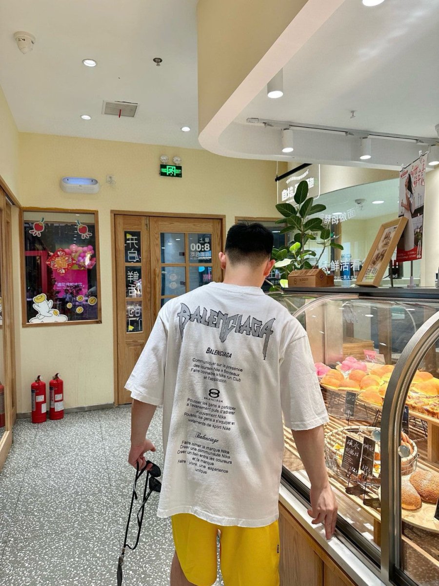 T-shirt Balenciaga à logo gothique (blanc)