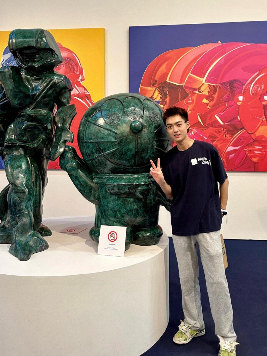 T-shirt noir Balenciaga à logo graffiti