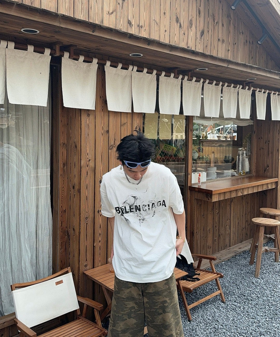 T-shirt Balenciaga à logo imprimé fumée (blanc)