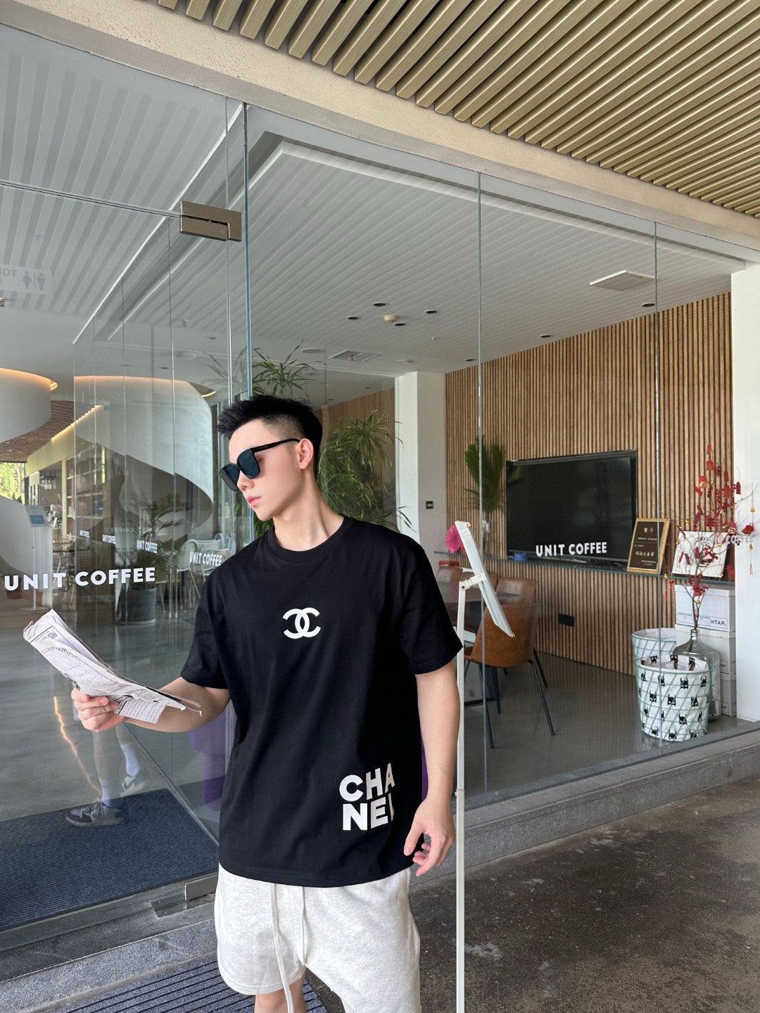 T-shirt Chanel à double logo C (noir)