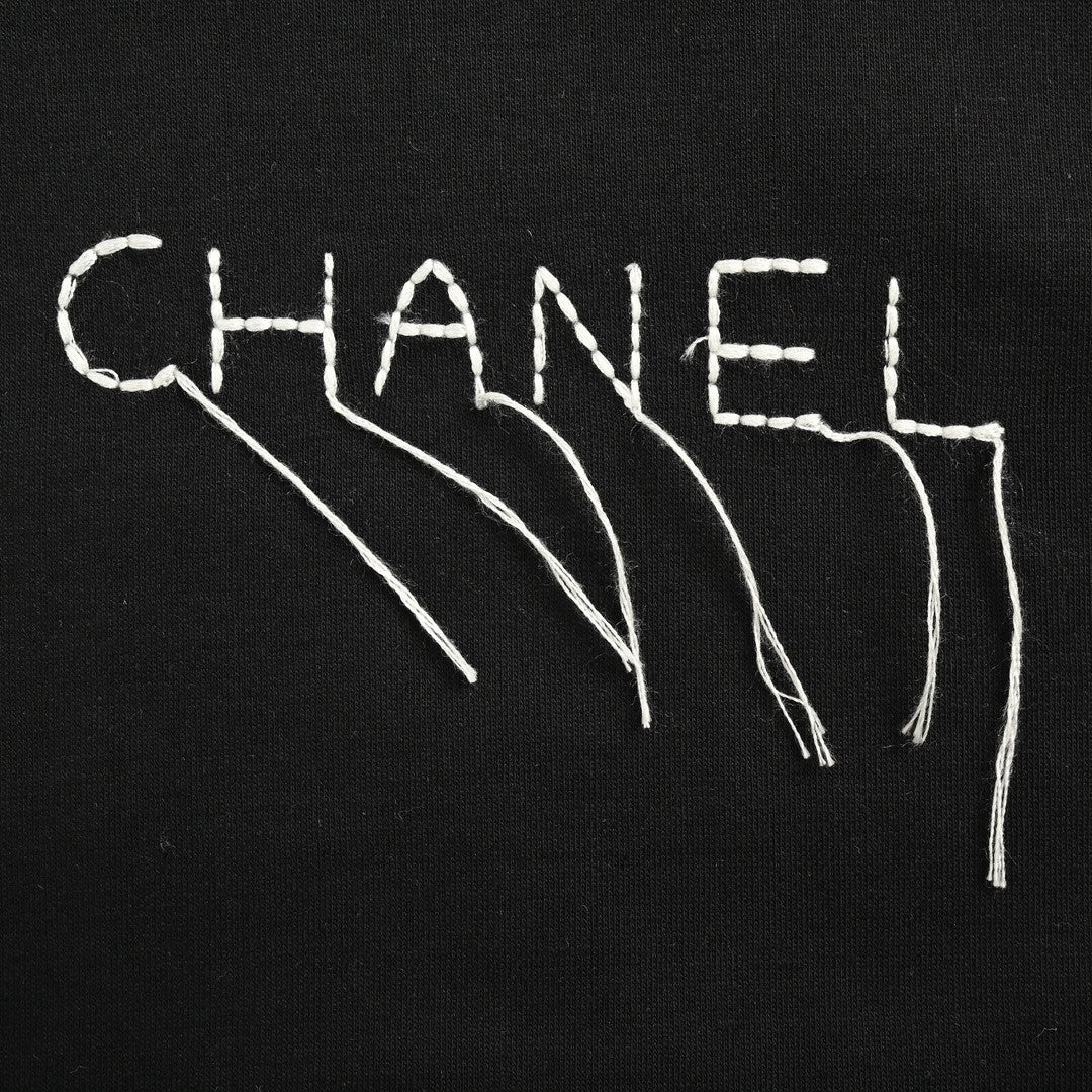 T-shirt à logo Chanel (noir)