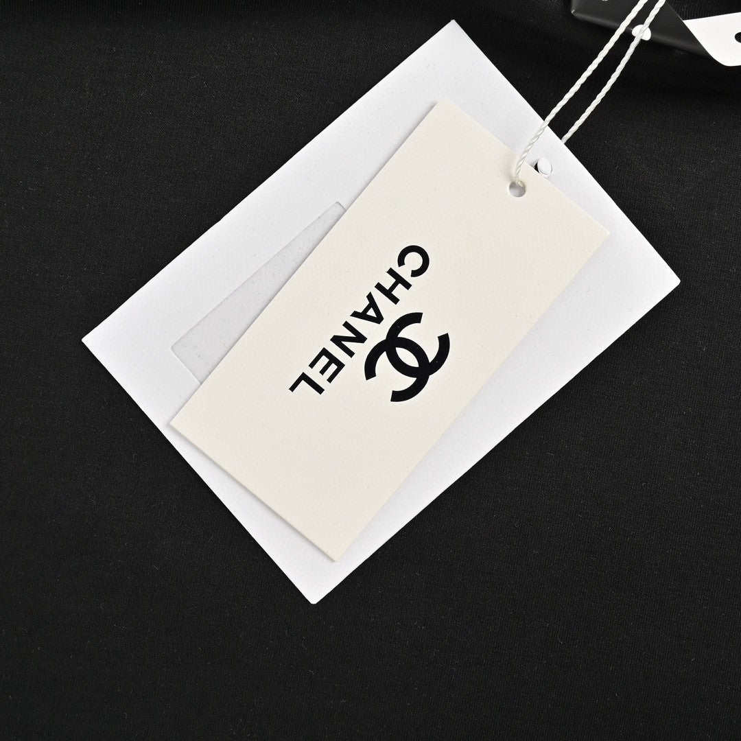 T-shirt à logo Chanel (noir)