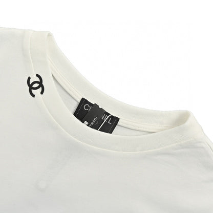 T-shirt Chanel à logo minimaliste (blanc)