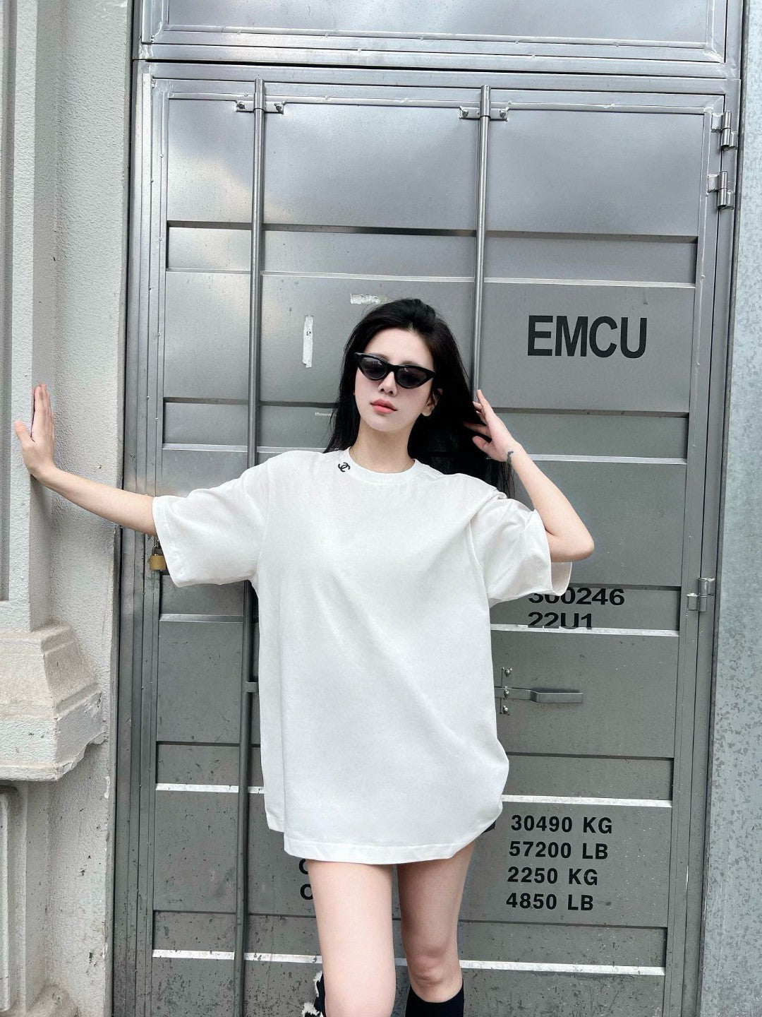 T-shirt Chanel à logo minimaliste (blanc)