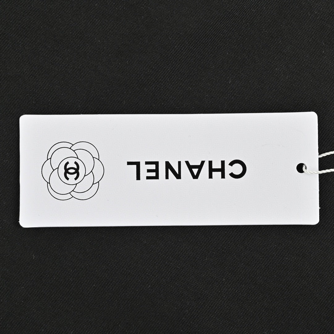 T-shirt noir à logo Chanel