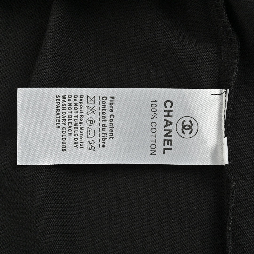 T-shirt noir à logo Chanel