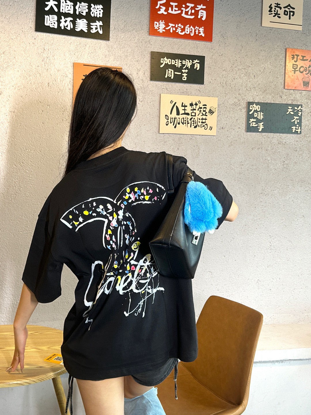 T-shirt noir à logo Chanel