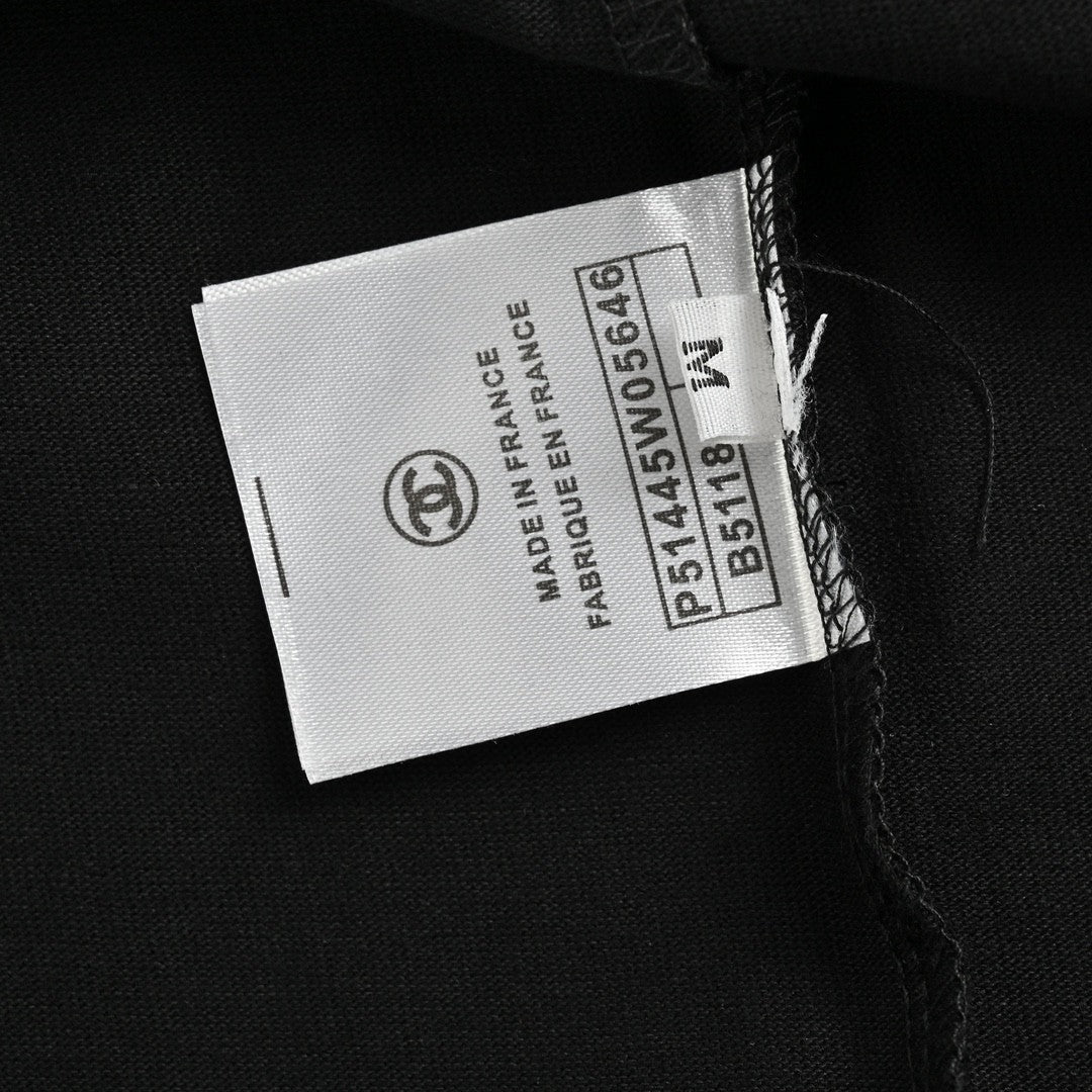 T-shirt Chanel « Les femmes sauveront le monde » noir