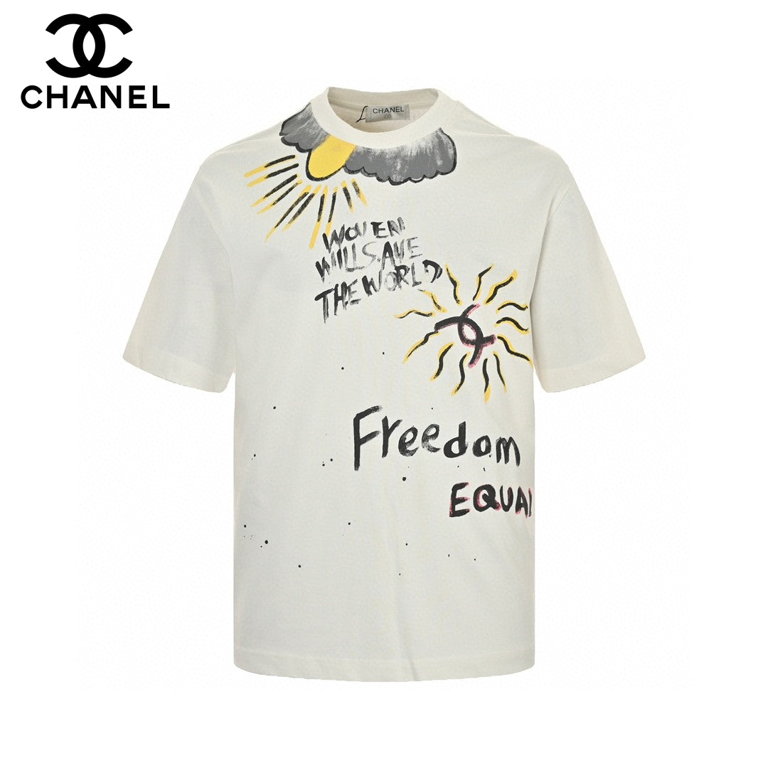 T-shirt Chanel blanc « Les femmes sauveront le monde ».