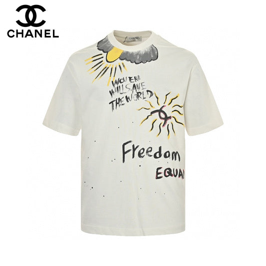T-shirt Chanel blanc « Les femmes sauveront le monde ».